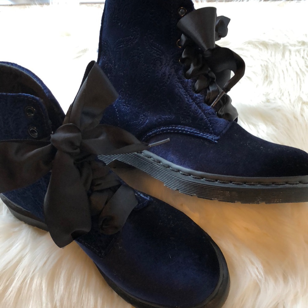 NWOT Dr martens brocade navy blue ribbon laces